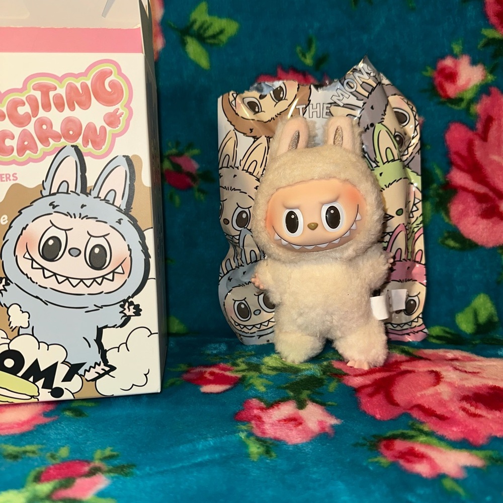 LABUBU - THE MONSTERS - Exciting Macaron Vinyl Plush - SOYMILK